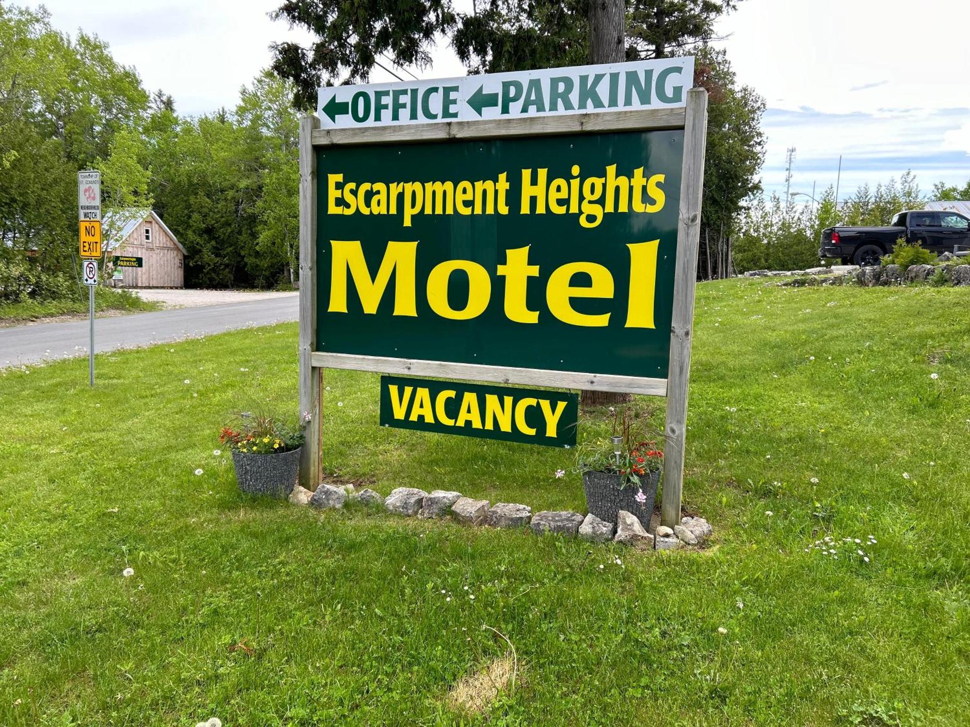 Escarpment Heights Motel Tobermory Exterior foto
